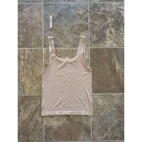 Skims Soft Smoothing Seamless Tank Clay Size Medium - Picture 5 of 8